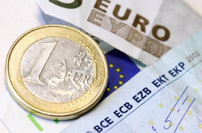 L'euro è in rialzo, a 1,1621 dollari