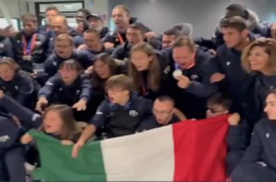 Mondiali atletica leggera, lo sbarco festoso a Fiumicino degli azzurri paralimpici