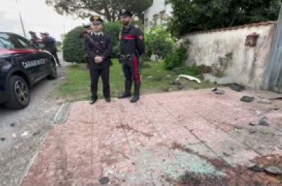 Esplode sotto casa l'auto di Ranucci, le forze dell'ordine sul posto
