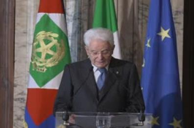 Mattarella: "Salari reali bassi, ma premi robusti ai manager"