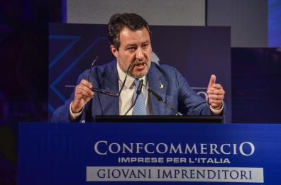 Salvini, se le banche si lamentano sale contributo a manovra