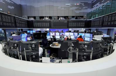 Borsa: l'Europa sale, Francoforte +1,8% e Parigi +0,39%