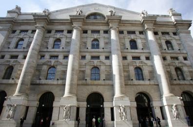 Borsa: Milano migliore in Europa, volano Bper e Stellantis