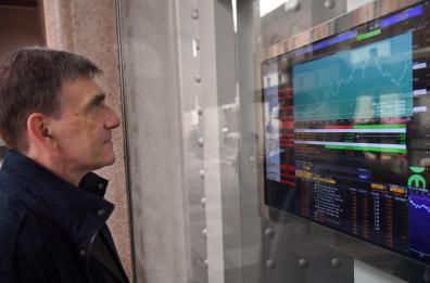 Borsa: Europa fiacca con le trimestrali, corre Londra