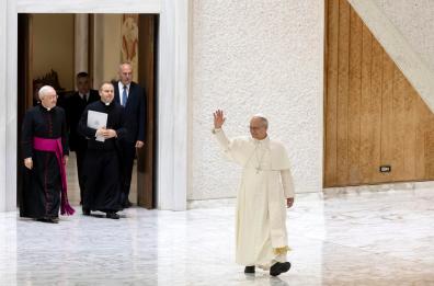 Il Papa a movimenti popolari, terra, casa e lavoro sacri