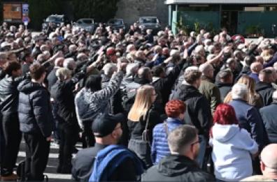 Predappio, saluti romani alla commemorazione della Marcia su Roma Predappio, saluti romani alla commemorazione della Marcia su Roma