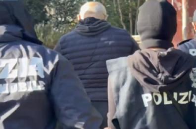 Ostia, attentati dinamitardi in serie: arrestato un 37enne Ostia, attentati dinamitardi in serie: arrestato un 37enne