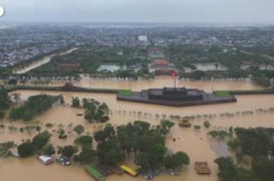 Vietnam, piogge record: allagata l'ex capitale imperiale di Hue Vietnam, piogge record: allagata l'ex capitale imperiale di Hue