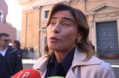 'Non con la mia faccia', flashmob contro la violenza digitale 'Non con la mia faccia', flashmob contro la violenza digitale