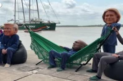 Cop30, attivisti con maschere giganti dei leader mondiali protestano in Brasile Cop30, attivisti con maschere giganti dei leader mondiali protestano in Brasile