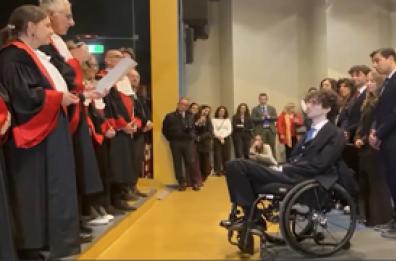 Torino, si laurea il giovane che fu colpito da una bici lanciata ai Murazzi