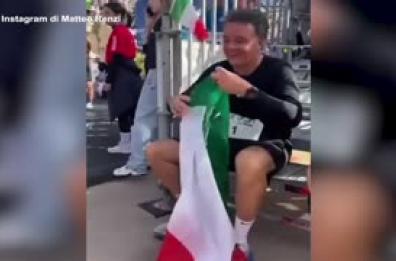 Renzi corre la maratona di Atene, "finita in 4ore e 10 minuti" Renzi corre la maratona di Atene, "finita in 4ore e 10 minuti"