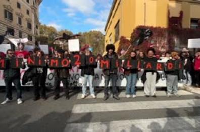 No Meloni day a Roma, universitari sotto il ministero No Meloni day a Roma, universitari sotto il ministero