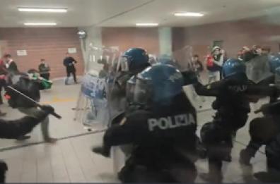 No Meloni day a Torino, scontri con la polizia alla Citta' metropolitana