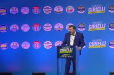 -Migranti, Salvini a Napoli: "Se non ti piace il calcio e San Gennaro torna a casa tua" -Migranti, Salvini a Napoli: "Se non ti piace il calcio e San Gennaro torna a casa tua"