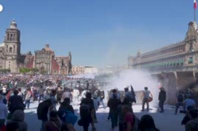 In scontri GenZ a Citta' del Messico 120 feriti e 20 arresti