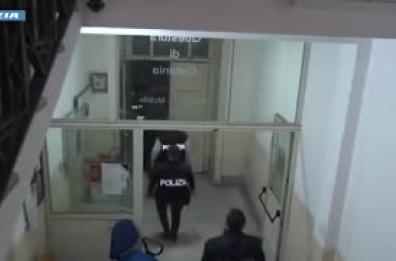 Al lavoro 14 ore al giorno a 1,26 euro l'ora, tre arresti Al lavoro 14 ore al giorno a 1,26 euro l'ora, tre arresti