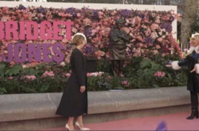 Londra, Rene Zellweger inaugura una statua di Bridget Jones Londra, Rene Zellweger inaugura una statua di Bridget Jones