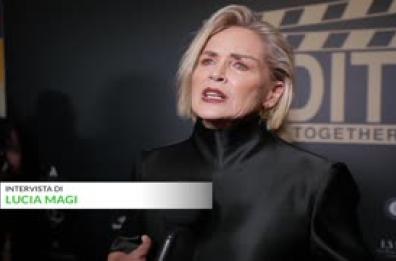 Sharon Stone sul tappeto rosso del gala 'We Do It Together'