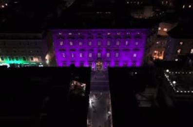 La facciata di Palazzo Madama illuminata di viola contro il tumore al pancreas La facciata di Palazzo Madama illuminata di viola contro il tumore al pancreas