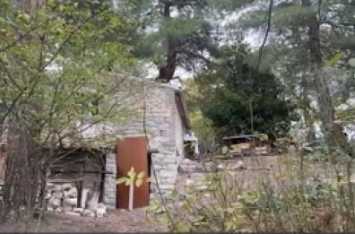 Famiglia in un bosco in Abruzzo, il Tribunale dei minori allontana i tre figli