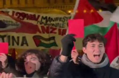 Bologna, protesta in occasione della partita di basket contro il Maccabi Tel Aviv