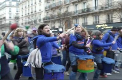 Anche a Parigi in piazza contro la violenza di genere Anche a Parigi in piazza contro la violenza di genere