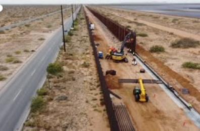 I lavori di costruzione del muro secondario al confine tra Messico e Stati Uniti I lavori di costruzione del muro secondario al confine tra Messico e Stati Uniti