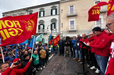 Stellantis, mille lavoratori in piazza a Termoli