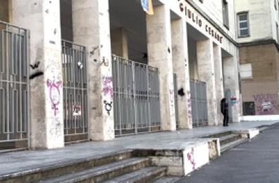 Roma, choc per la "Lista stupri" trovata in un bagno del liceo Giulio Cesare