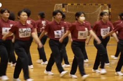 Giappone, decine di studenti si allenano in ipnotiche coreografie di Shudan Kodo, "azione collettiva" in marcia