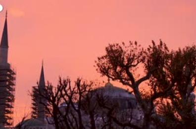 Il Papa visita la Moschea Blu e incontra i capi delle Chiese cristiane