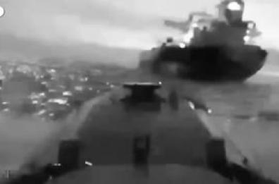 Ucraina, servizi segreti diffondono video di un attacco con droni a petroliere russe nel Mar Nero