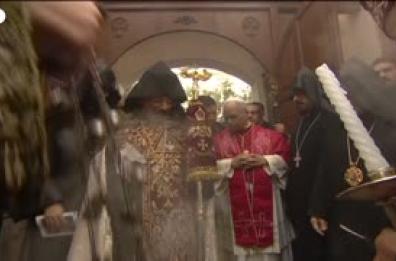 Il Papa visita la cattedrale armena di Istanbul