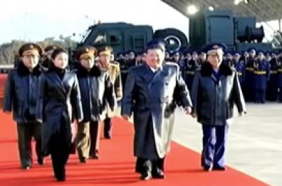 Corea del Nord, trionfale cerimonia per gli 80 anni dell'Aeronautica militare