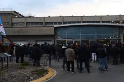 Ex Ilva, i lavoratori di Genova Cornigliano tornano in piazza