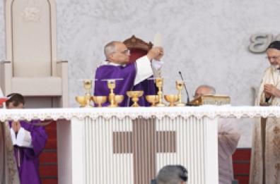 Papa Leone lascia il Libano dopo la messa a Beirut