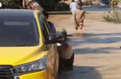 Alluvione in Indonesia, inondazioni e frane sull'isola di Sumatra