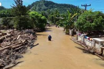 Alluvioni in Indonesia, Sumatra travolta da frane e inondazioni