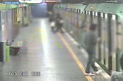 Milano, passeggeri della metro scippati in tempo record