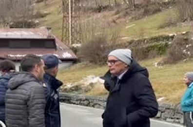 Atterraggio pesante per un elicottero in Valmalenco, occupanti estratti vivi
