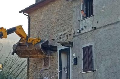 Uccise il vicino che gli demoliva casa, assolto