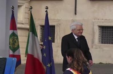 Mattarella accende la fiamma olimpica al Quirinale