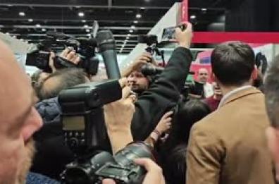 A Piu' Libri Piu' Liberi i manifestanti cantano "Bella ciao" contro Passaggio al Bosco