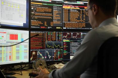 Lo spread tra Btp e Bund chiude in rialzo a 70 punti