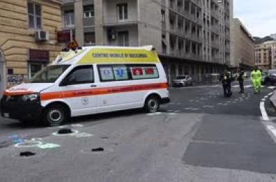 Genova, ambulanza travolge un 12enne mentre stava andando a scuola: e' grave Genova, ambulanza travolge un 12enne mentre stava andando a scuola: e' grave