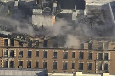 New York, incendio in un edificio di 6 piani a Manhattan New York, incendio in un edificio di 6 piani a Manhattan