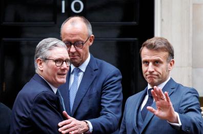 Telefonata di Macron, Starmer e Merz con Trump sull'Ucraina Telefonata di Macron, Starmer e Merz con Trump sull'Ucraina