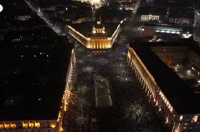In Bulgaria nuove proteste, migliaia in piazza contro il governo accusato di corruzione In Bulgaria nuove proteste, migliaia in piazza contro il governo accusato di corruzione