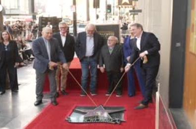 Los Angeles, il regista James Brooks riceve una stella sulla Hollywood Walk of Fame Los Angeles, il regista James Brooks riceve una stella sulla Hollywood Walk of Fame